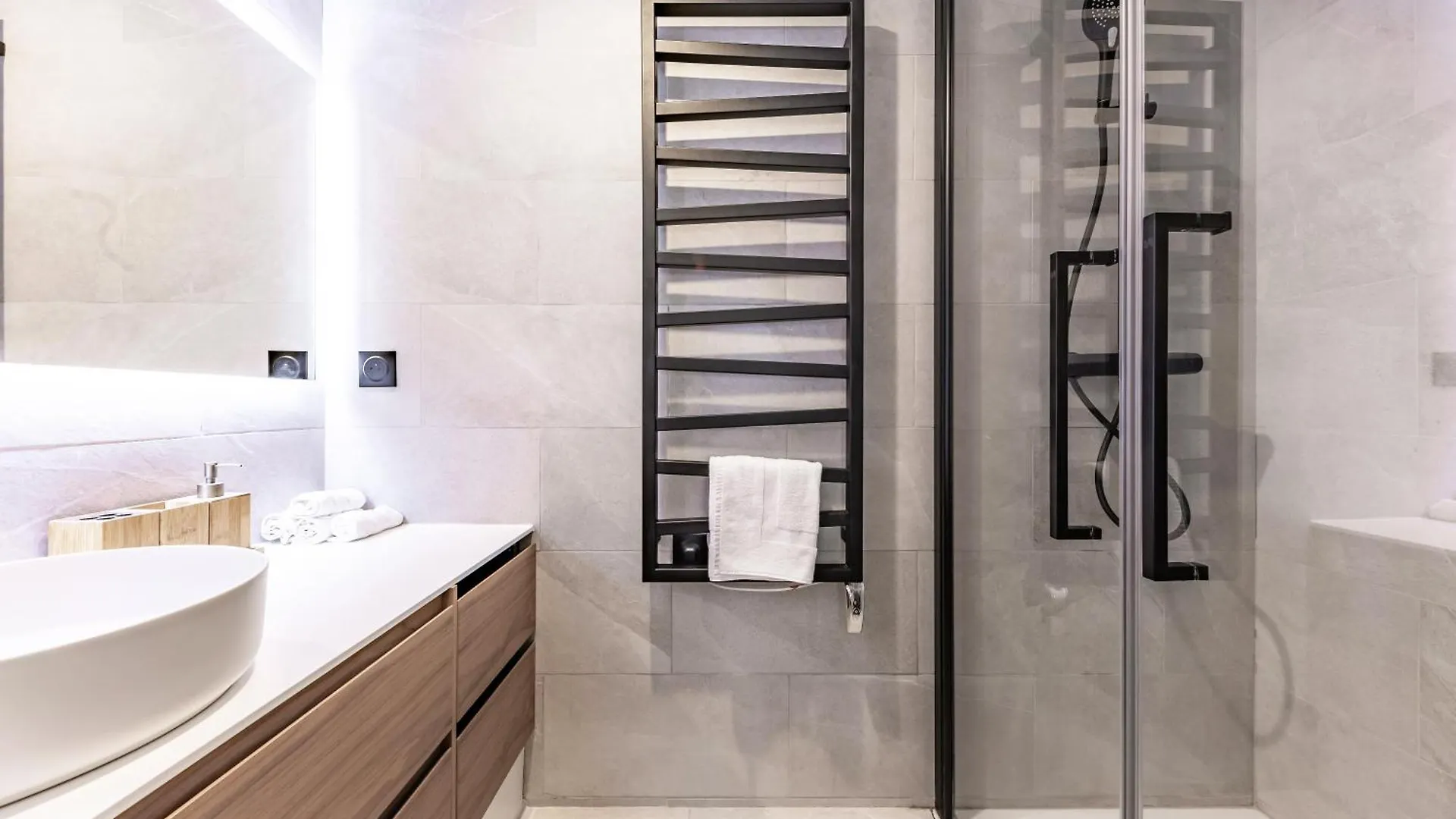 Brand New 3 Bedrooms Facing Madeleine/st Honore Apartment