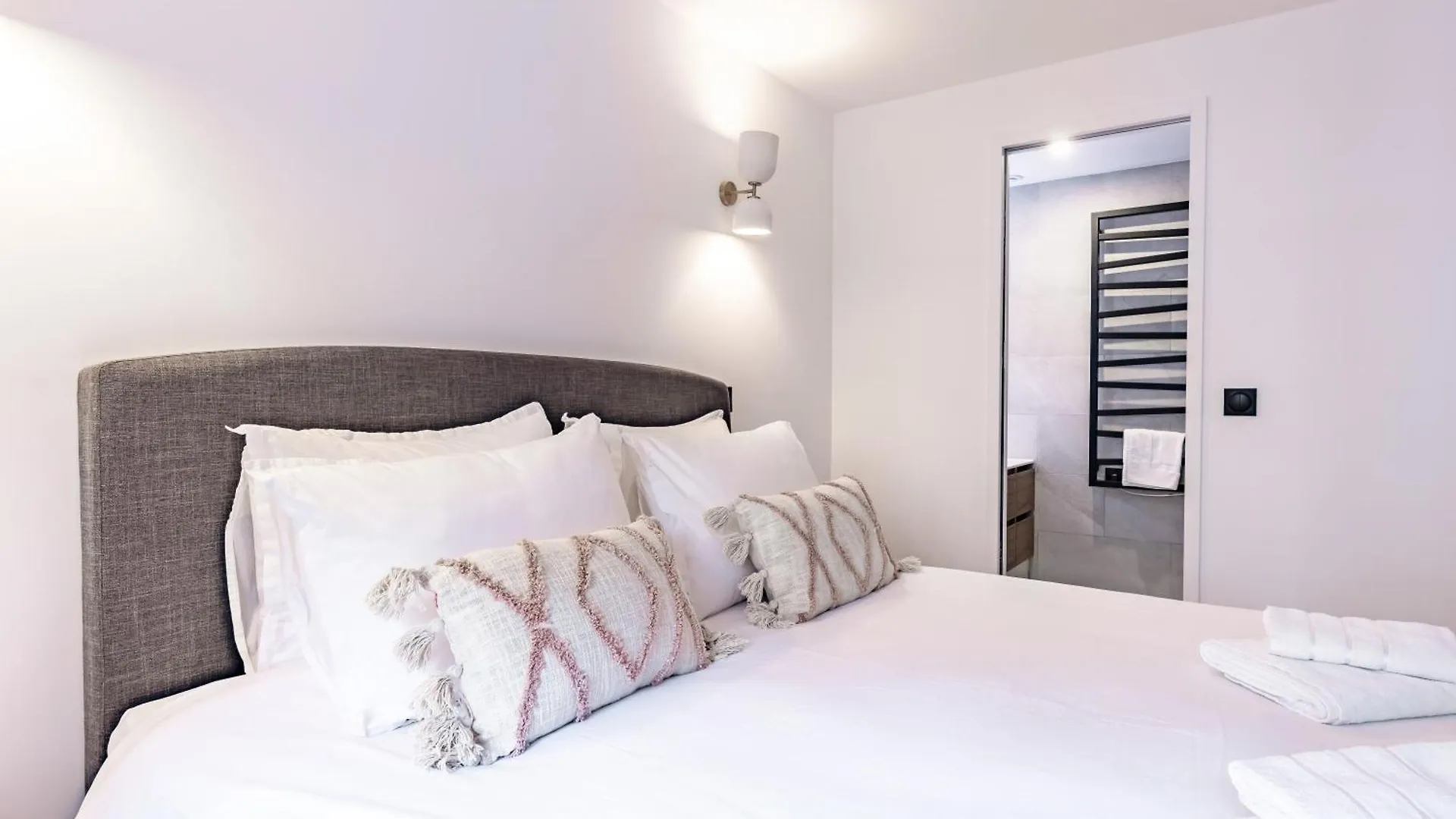 Apartment Brand New 3 Bedrooms Facing Madeleine/st Honore