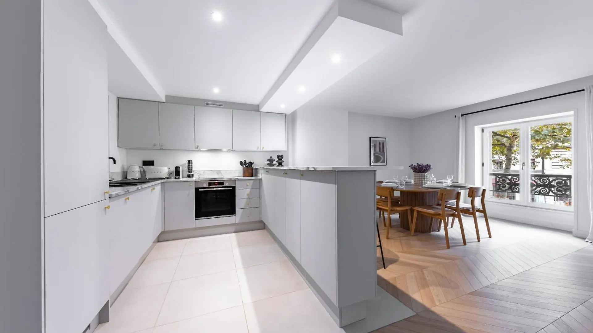 Brand New 3 Bedrooms Facing Madeleine/st Honore Paris