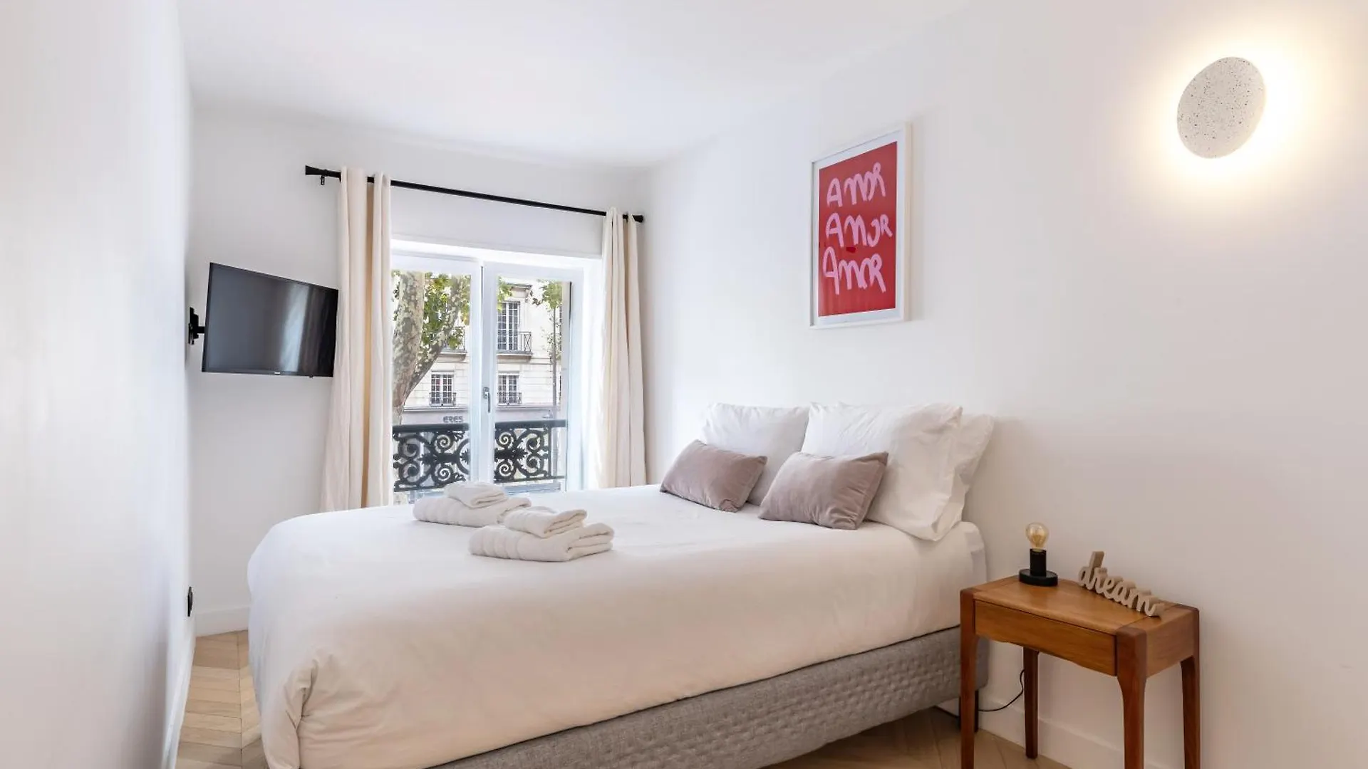 Brand New 3 Bedrooms Facing Madeleine/st Honore * Paris