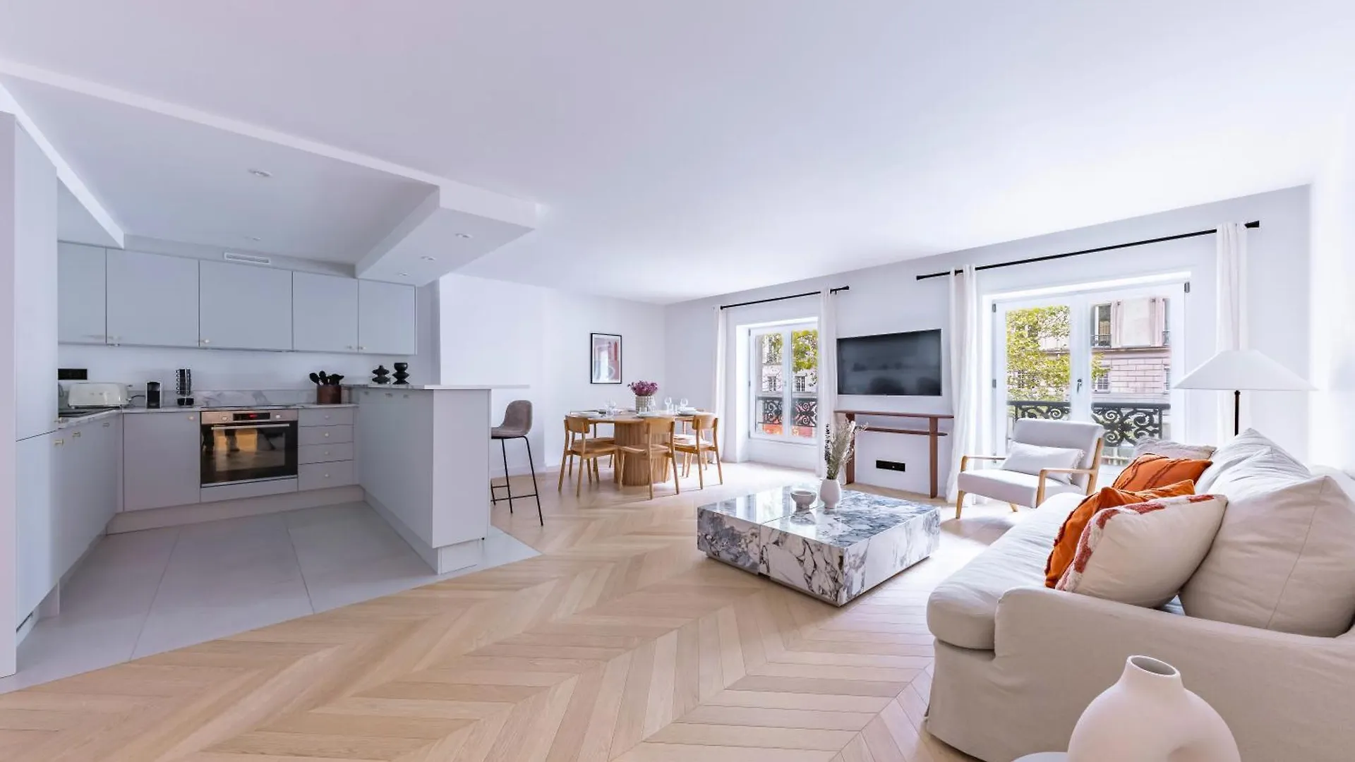 Brand New 3 Bedrooms Facing Madeleine/st Honore Apartment Paris
