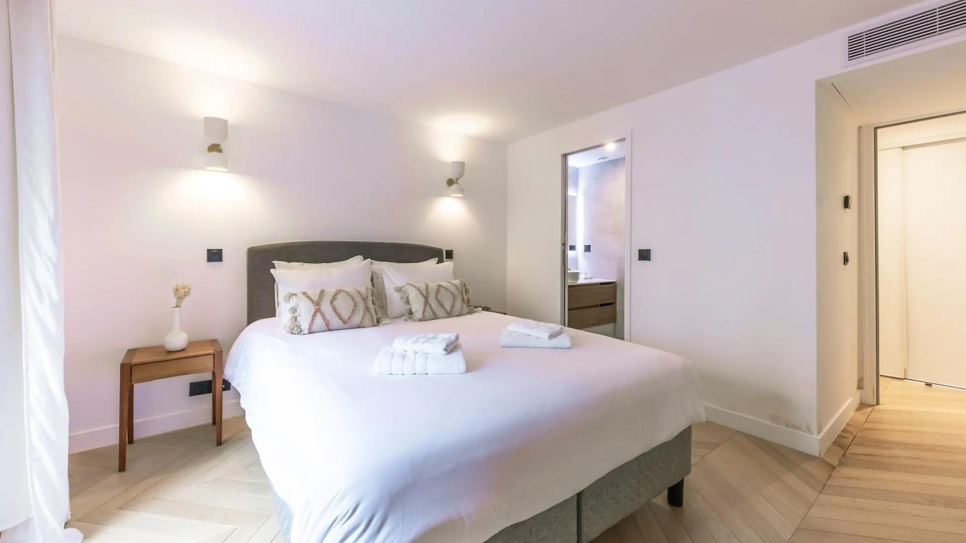 Brand New 3 Bedrooms Facing Madeleine/st Honore Apartment