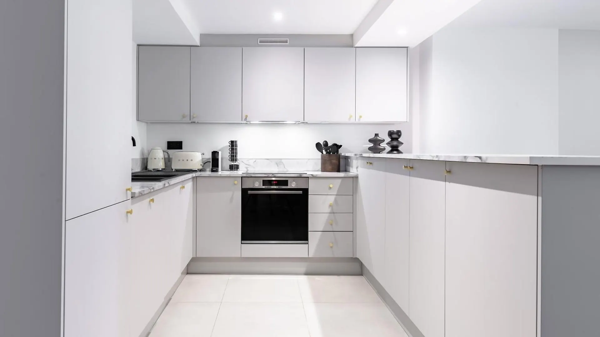 Brand New 3 Bedrooms Facing Madeleine/st Honore *